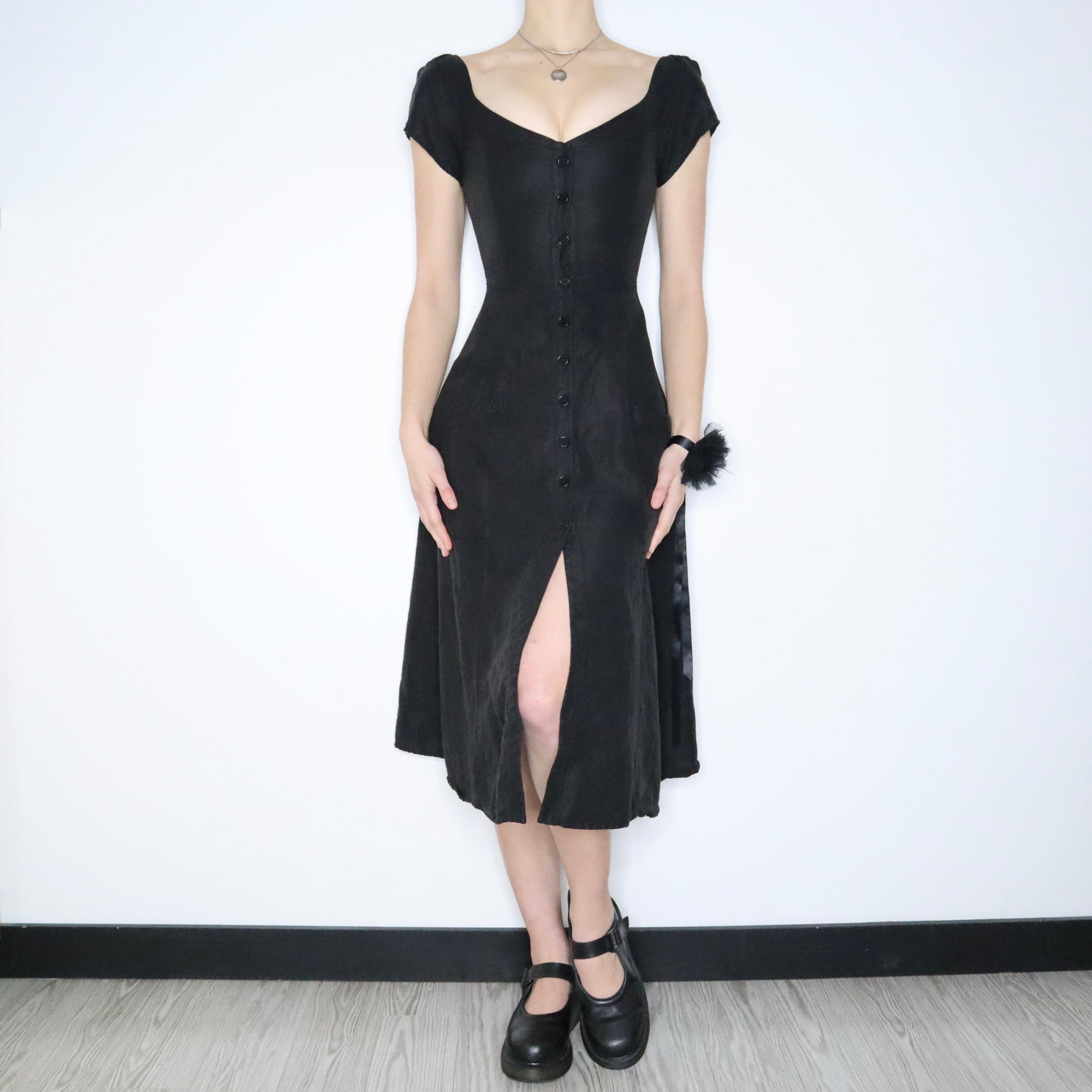 REFORMATION Black Linen Button Up Midi Dress (XS) - Imber Vintage REFORMATION Black Linen Button Up Midi Dress (XS) - Imber Vintage