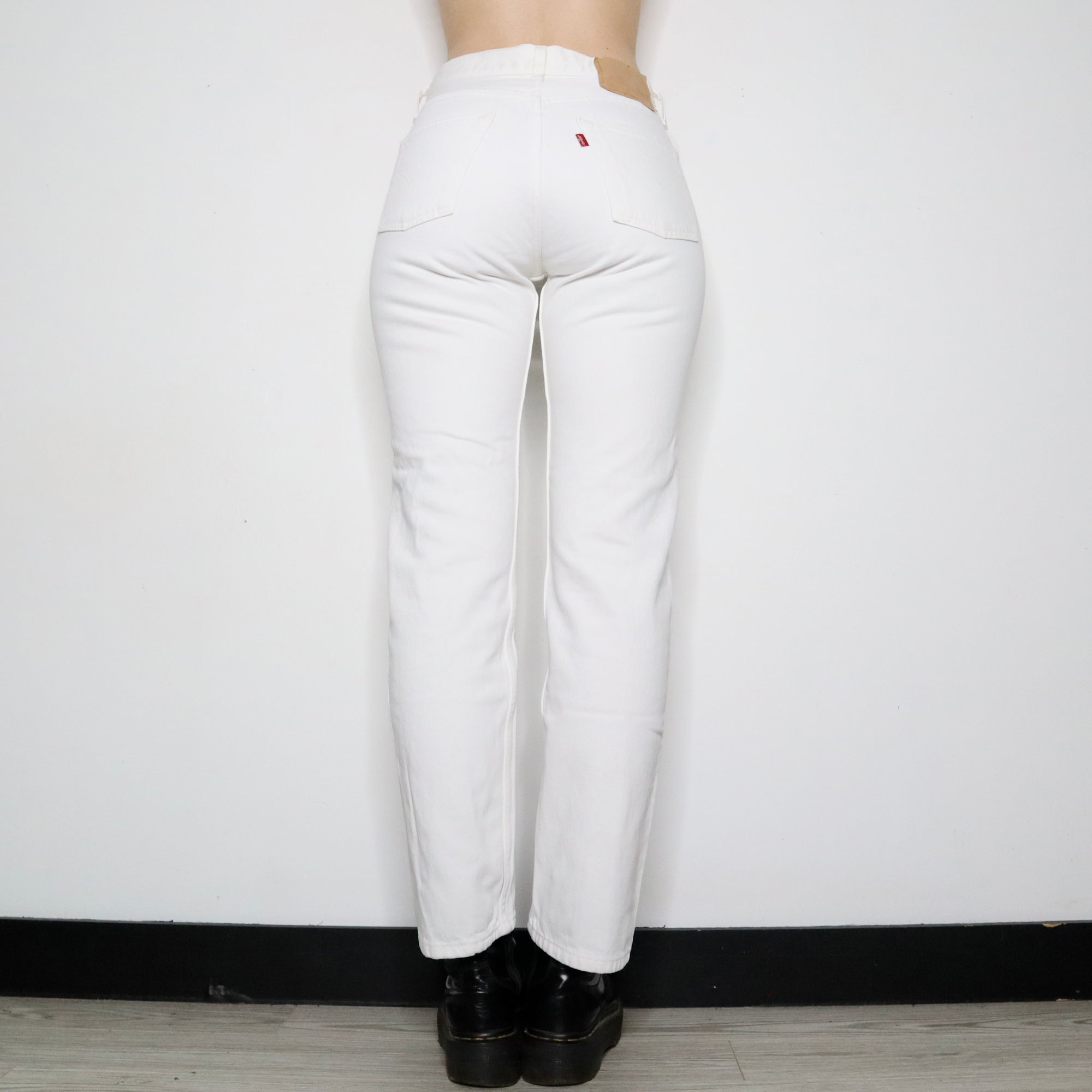 White 501 Levi's Jeans (S-M)