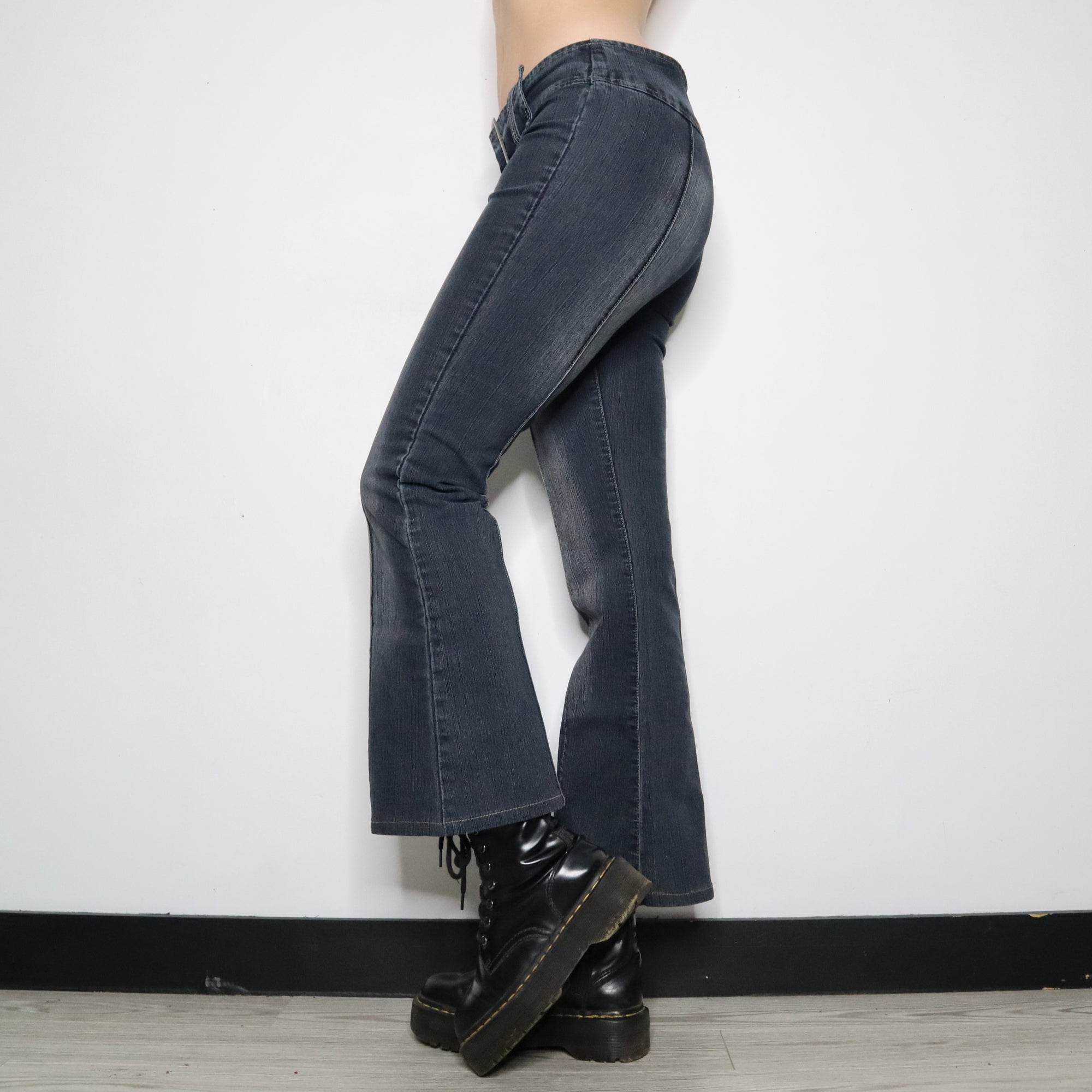 Low Rise Flare Jeans 