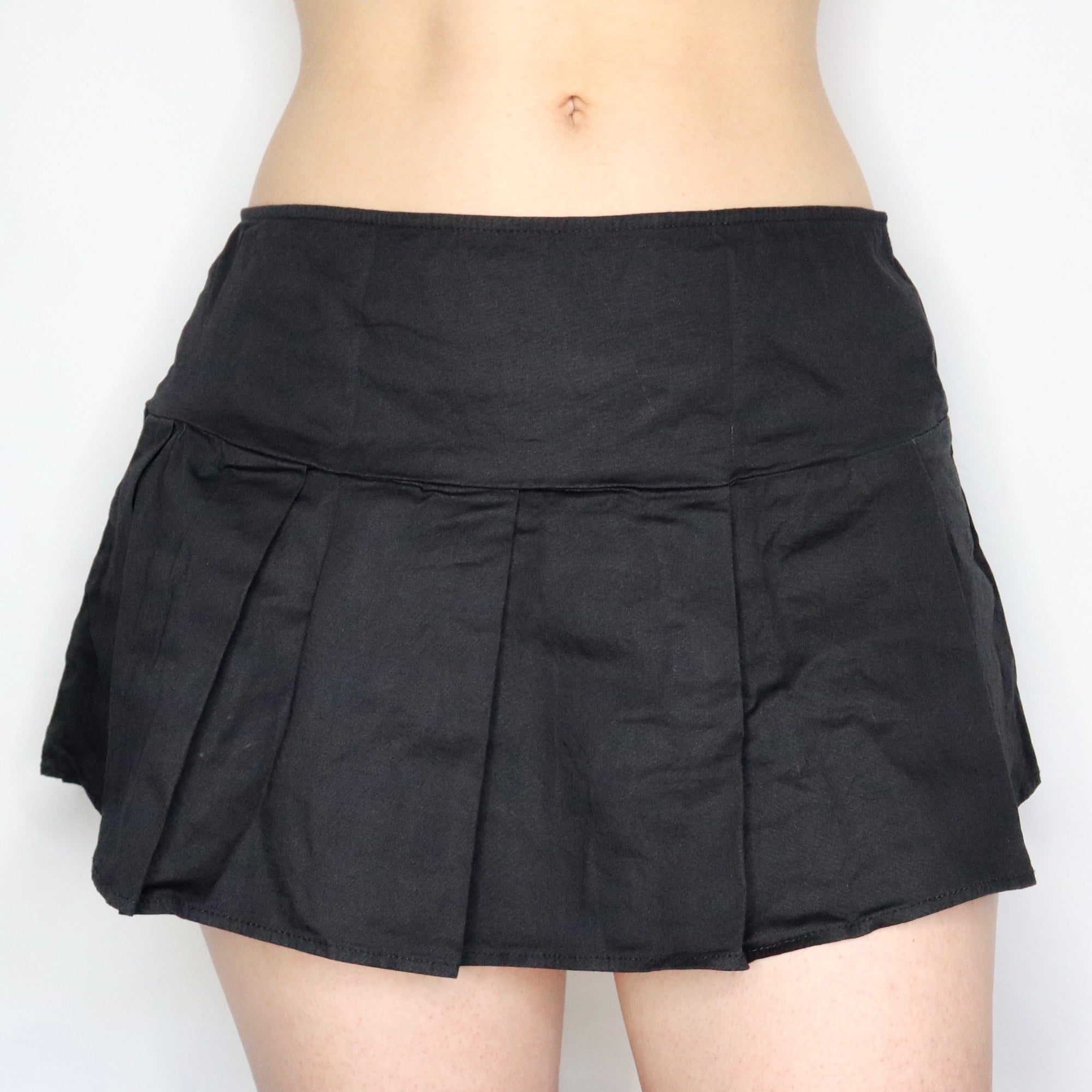 Vintage Y2K Pleated Black Mini Skirt