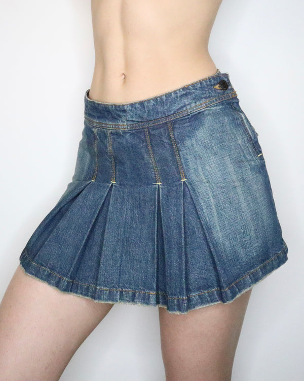 Women's Mid Rise Pleated Denim Mini Skirt in Medium Indigo - Size 27