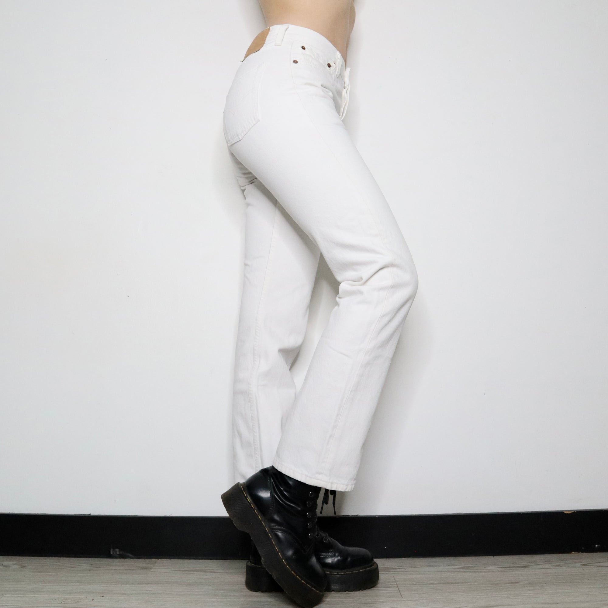 White 501 Levi's Jeans (S-M)