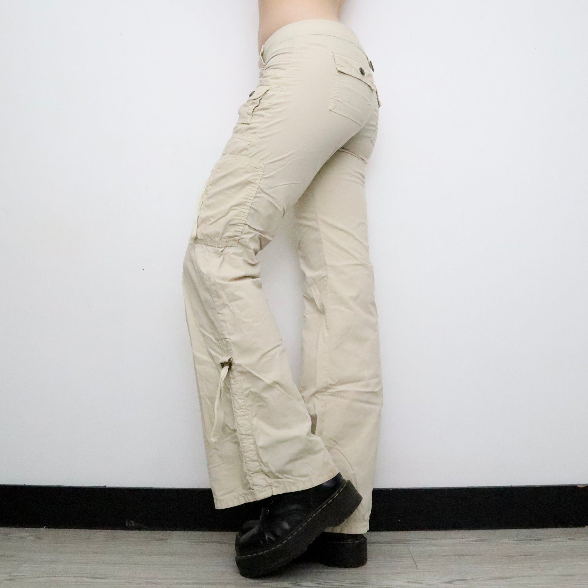 Guess Cream Cargo Pants (S-M)